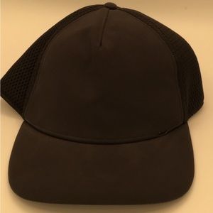 Men’s black lululemon mesh hat